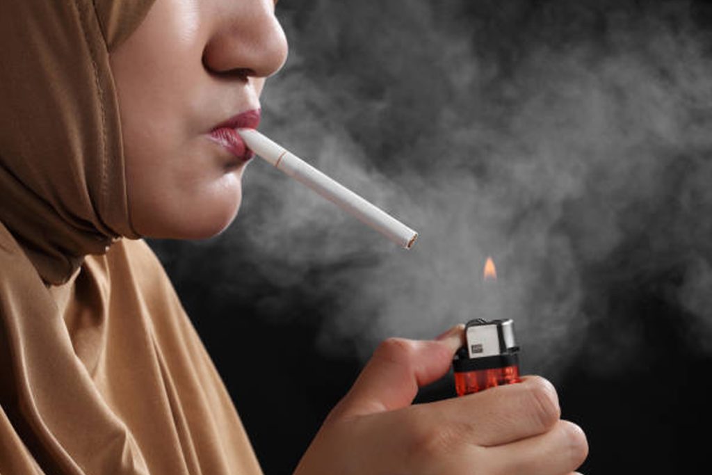 Muslims smoke