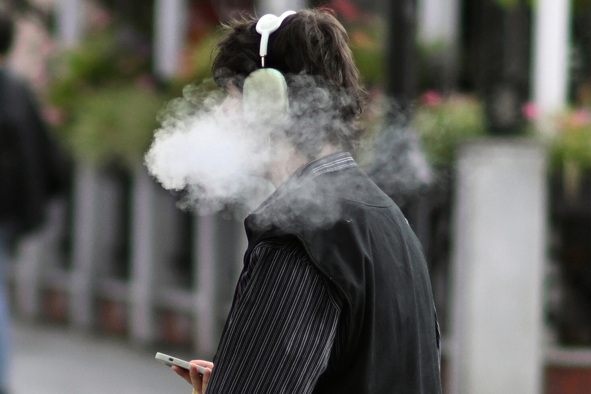 Russia Backs Full Vape Ban